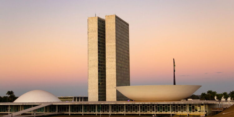 É oficial: Senado aprova e isenção de IR valerá para quem ganha até 2 salários mínimos!