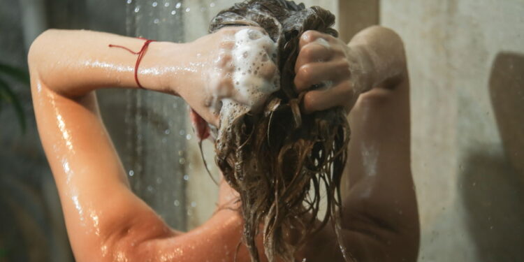 Shampoo proibido: Anvisa divulga lista de marcas que você deve evitar!