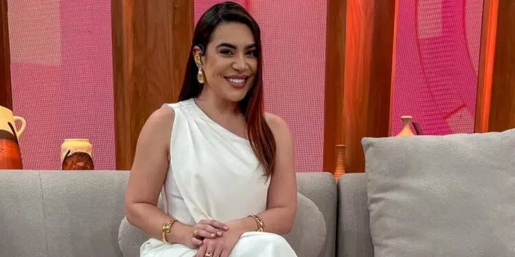 Naiara Azevedo: Uma Lenda do Sertanejo! Conheça a história e fortuna.
