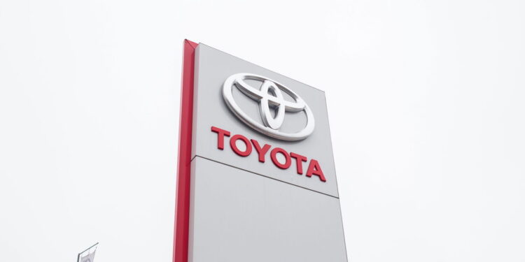 Toyota pode ter que mudar (ou tirar de linha) seus carros mais vendidos! Entenda