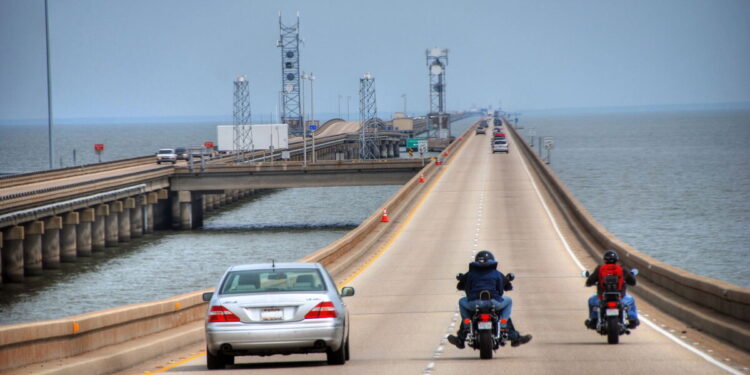 Ultrapassagem em pontes e viadutos é permitido? Veja o que diz a lei