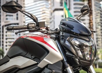 Brasileiros em festa! Nova moto de marca indiana está fazendo sucesso!