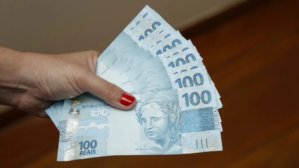 Trabalhadores que já tiveram carteira assinada podem sacar novo benefício