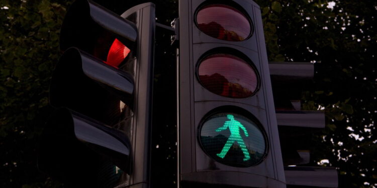 Atenção motoristas: semáforos inteligentes já flagram infrações