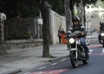 Prefeitura de SP não autoriza 99 a transportar passageiros em motos