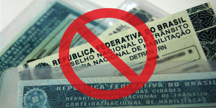 Como funciona a reincidência de suspensão do direito de dirigir?
