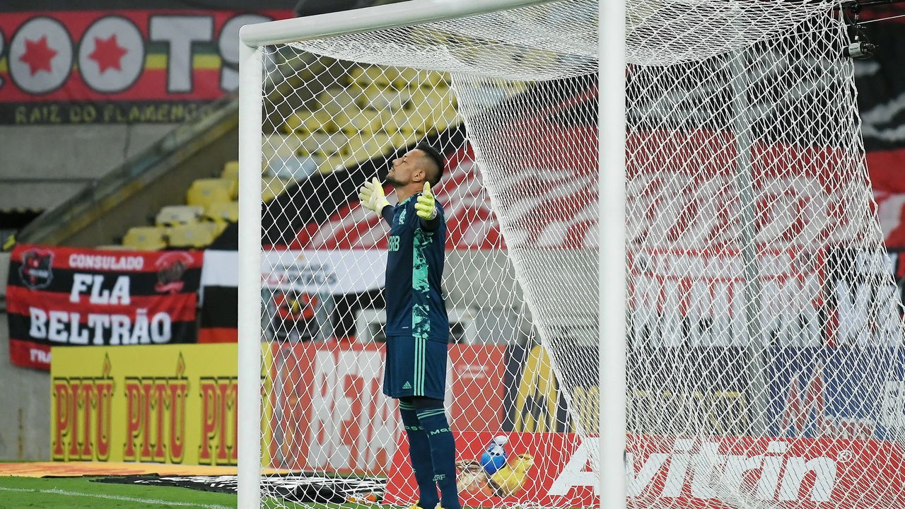 Diego Alves se aposenta: Quanto vale a fortuna do ex-goleiro do Flamengo? Confira