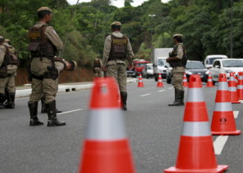 Divulgar blitz de trânsito é considerado crime? Veja o que diz a lei