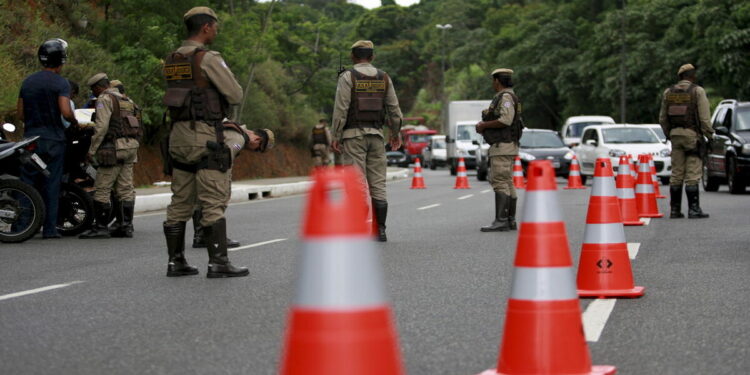Divulgar blitz de trânsito é considerado crime? Veja o que diz a lei