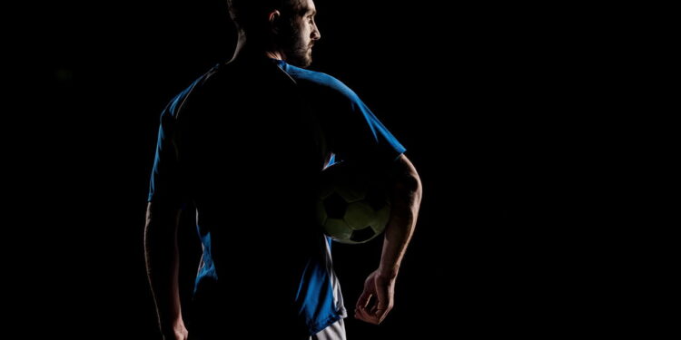 Fim de uma era? Grandes nomes do futebol estão sem contrato! Veja