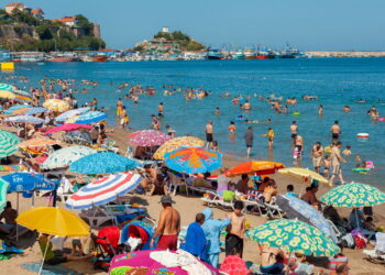 Rio de Janeiro: Calor Extremo e Praias Lotadas! Verão 2025 está Insuportável