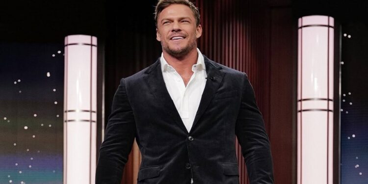 Alan Ritchson o ator que está conquistando o coração dos brasileiros