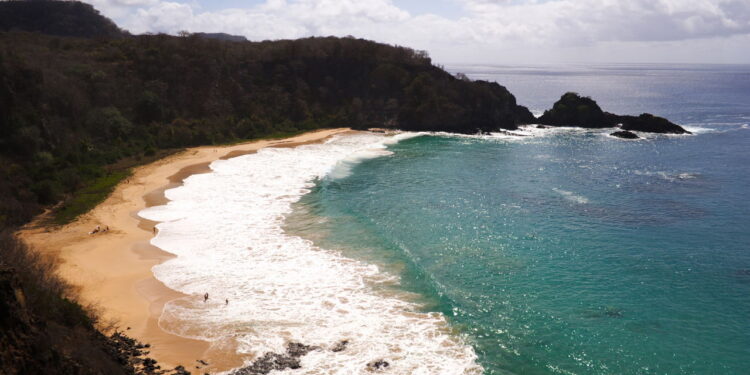 Alerta para viajantes! Praia brasileira supera Caribe e Havaí em prêmio global