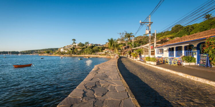 O que está acontecendo em Búzios deixa turistas e investidores em alerta