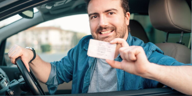 Quais são exigências e como mudar de categoria na CNH? Confira