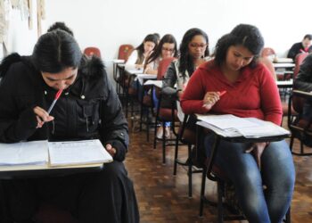 Concurso UFRN salários de até R$ 8.692,32 e a chance de uma carreira estável