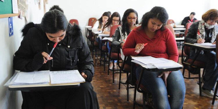 Concurso UFRN salários de até R$ 8.692,32 e a chance de uma carreira estável