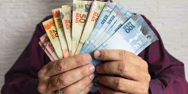 Além do bolsa família quem mais receberá R$ 737,15 do Caixa Tem?