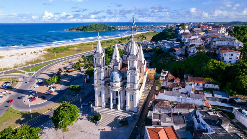 Cidade da Bahia é conhecida por ter uma das melhores praias do Brasil