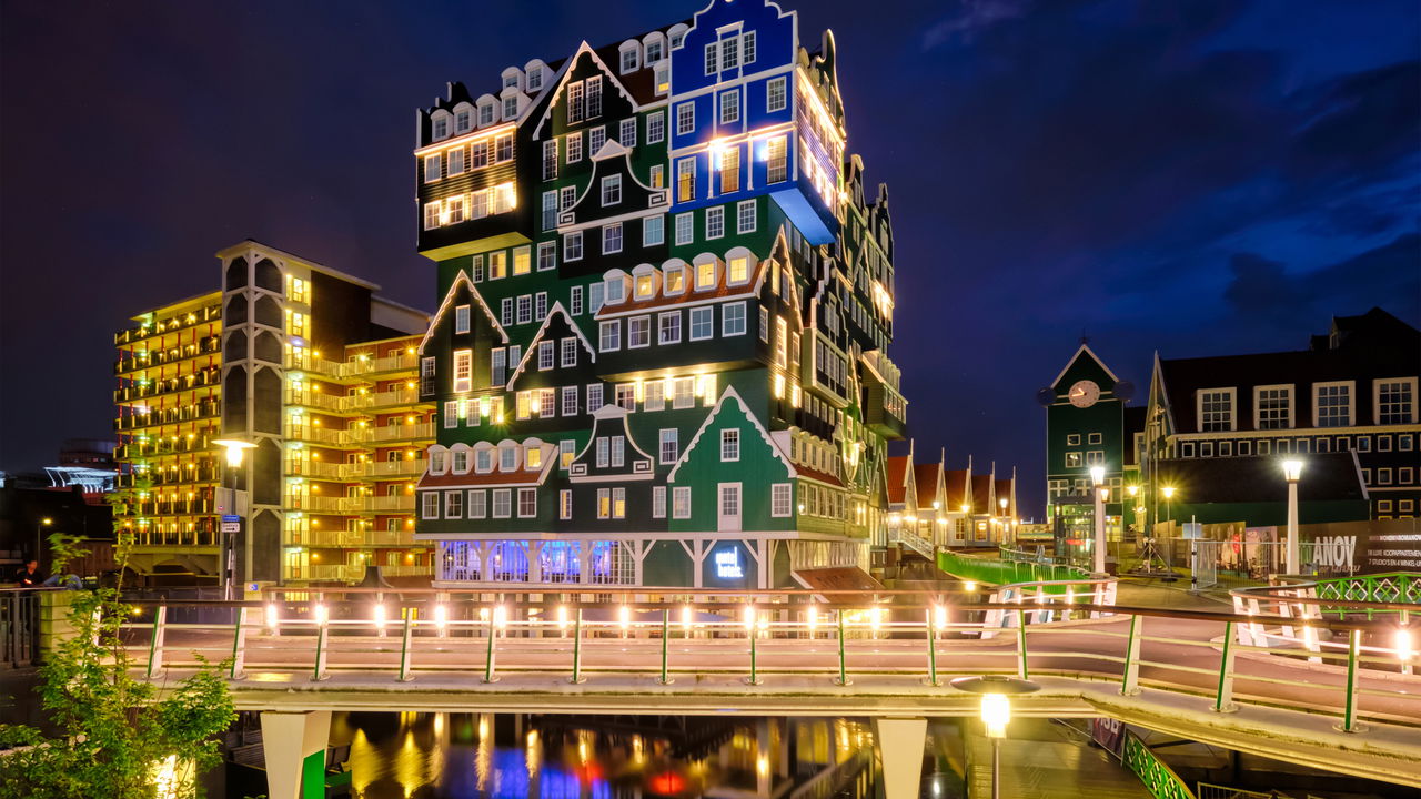 Hotel único perto de Amsterdã encanta com arquitetura inovadora