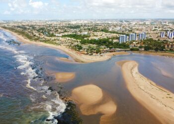Cidade baiana impressiona visitantes com praias e gastronomia