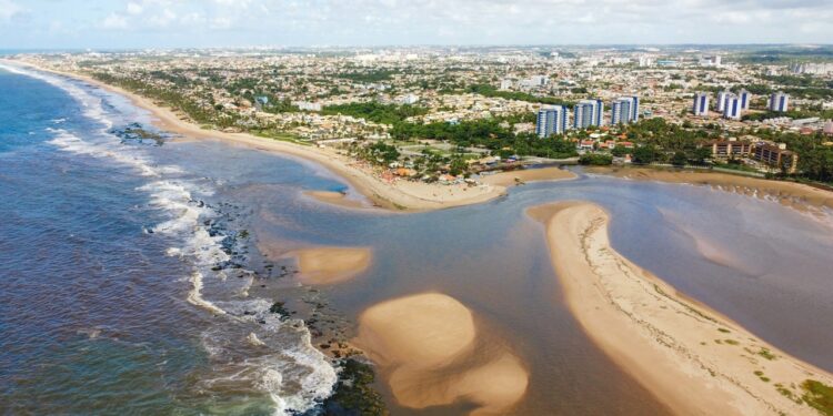 Cidade baiana impressiona visitantes com praias e gastronomia