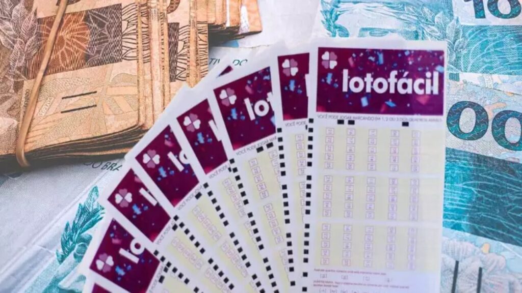 Oito apostas acertam Lotofácil e ganham R$ 932 mil; confira dezenas
