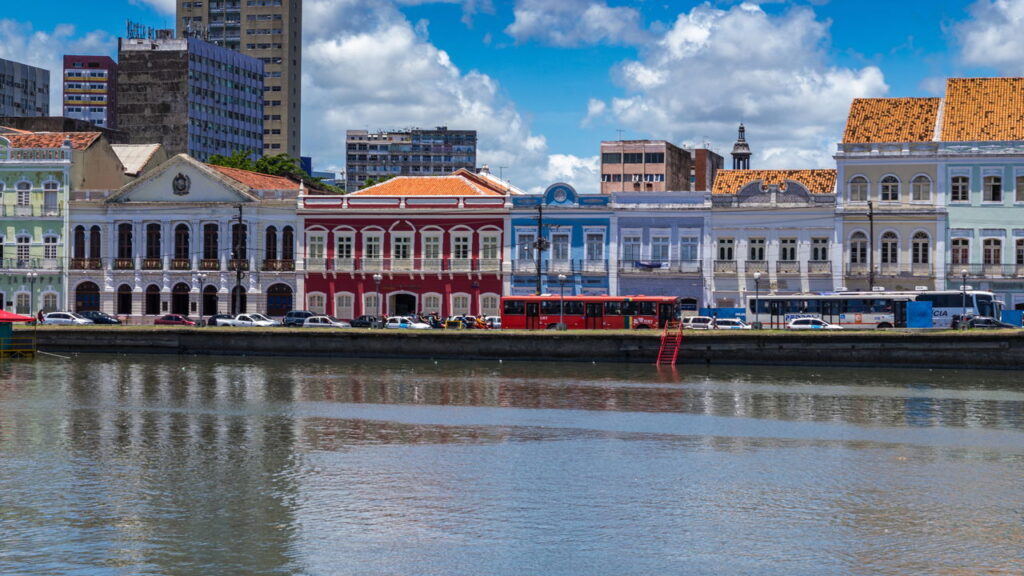 50 pontes sobre rios tropicais e o nome batizado por um francês: a Veneza Brasileira fundada em 1537 que entrou no top 10 do mundo em 2026