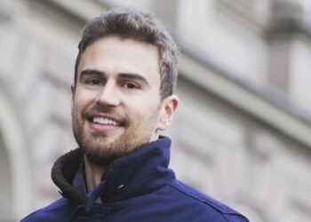Theo James e a fortuna de um galã que conquistou Hollywood