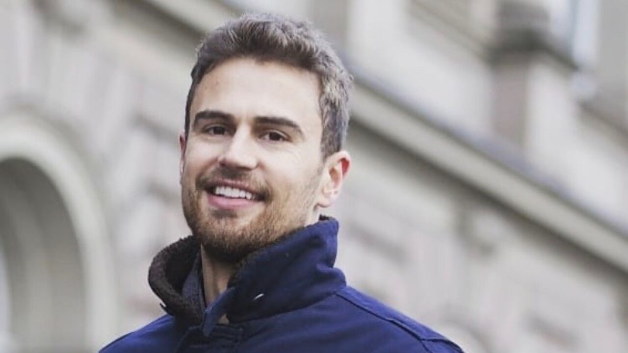 Theo James e a fortuna de um galã que conquistou Hollywood