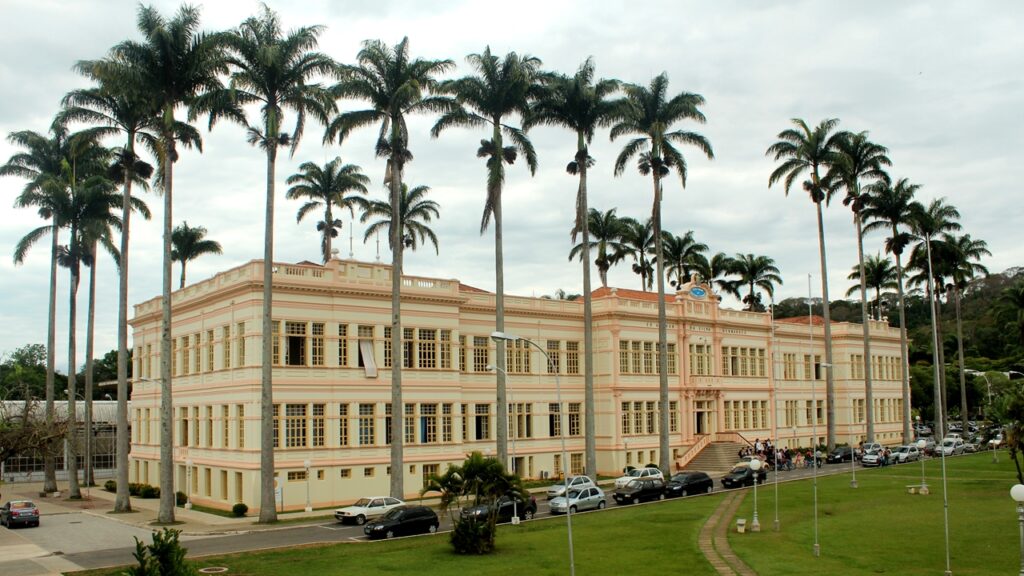 Cidade no interior mineiro impressiona com qualidade de vida e educação