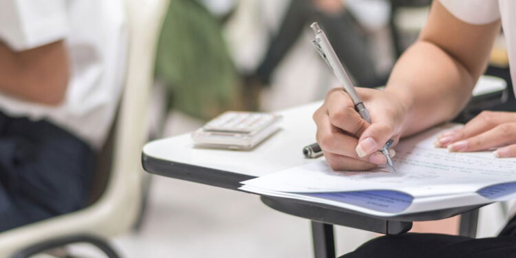Concurso São João do Itaperiú oferece salário de R$ 8,1 mil