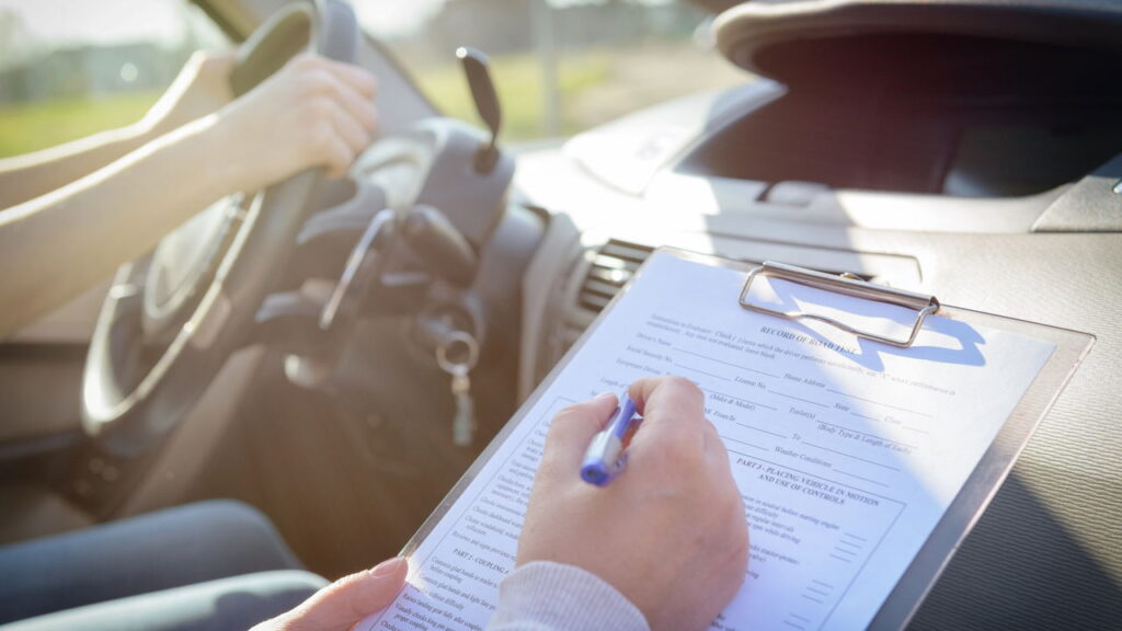 Entenda quais são exigências e como mudar de categoria na carteira de motorista?