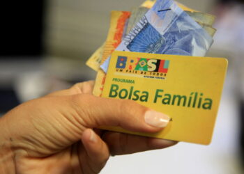 Mudança no Bolsa Família deixa milhões atentos aos repasses de 2025