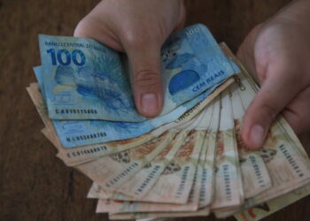 O reajuste do salário mínimo de 2025 afeta os benefícios sociais e trabalhadores