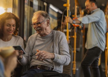 Idosos podem viajar de graça, mas poucos sabem como solicitar o benefício