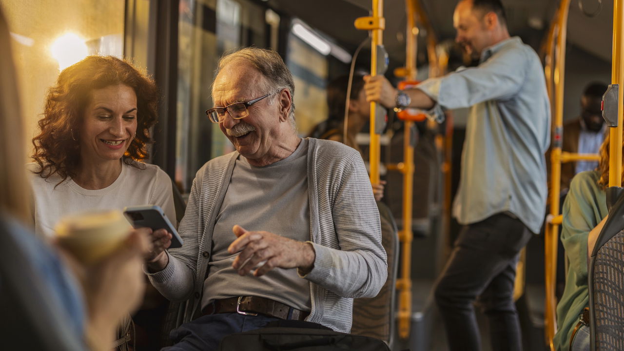 Idosos podem viajar de graça, mas poucos sabem como solicitar o benefício