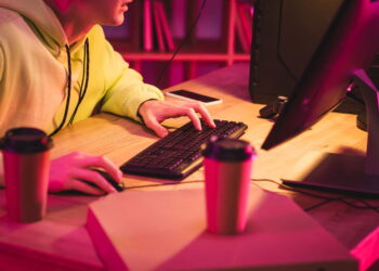 Geração Z troca "Swipe" por WoW! Jogos online são o novo Tinder?