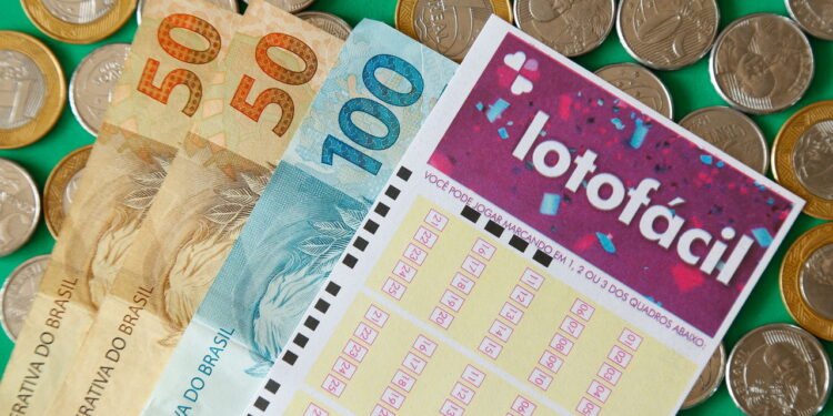 Confira os números e veja quem levou a bolada da Lotofácil neste sábado