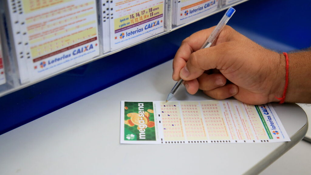Mega-Sena divulga resultado e muita gente ainda não conferiu