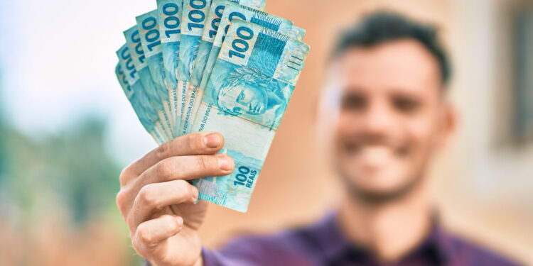 Moradores de Cuiabá colocam o CPF na nota e ganham R$ 100 Mil