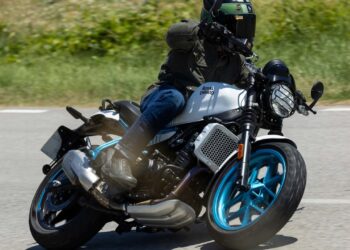 Guerrilla 450 desembarca no Brasil com cores vibrantes e motor potente