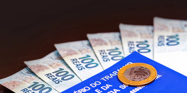 Reajuste do salário mínimo afeta trabalhadores e aposentados