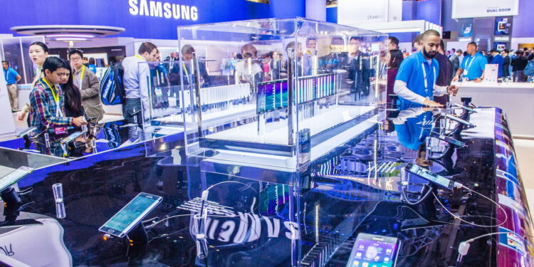 Samsung desafia a crise e lança Smartphone 5G para todos