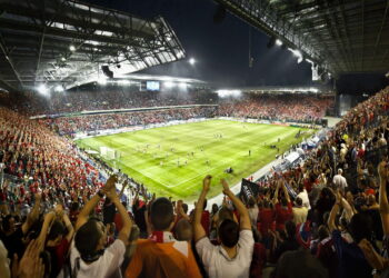 Torcida do Real Madrid causa polêmica e Uefa aplica sanção ao clube