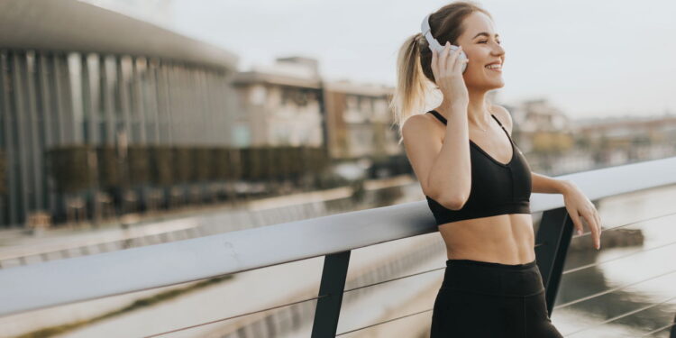 Quer treinar de graça? 5 exercícios para fazer ao ar livre!