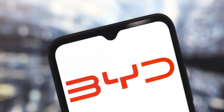 Os 5 carros elétricos mais vendidos de agosto! BYD domina o pódio