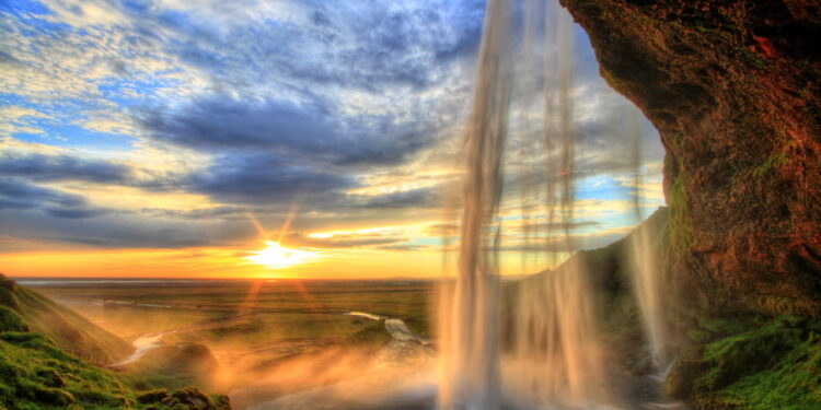 Cachoeira - Créditos: depositphotos.com / revoc9
