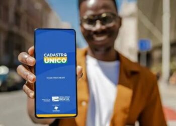 Logotipo do Cadastro Único na tela do smartphone- Foto Reprodução Facebook: Classificados Grátis XYZ