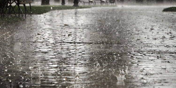 Chuva forte no fim de semana e queda de temperatura! Confira o tempo no Paraná